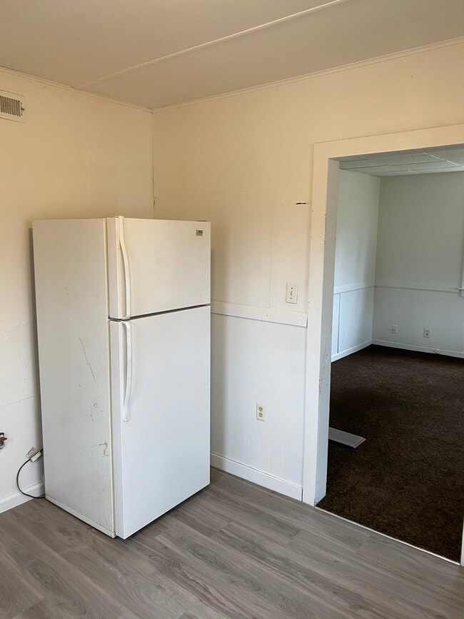 Building Photo - 605 W Mishawaka Rd