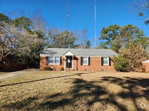Building Photo - 3251 Shamrock Dr