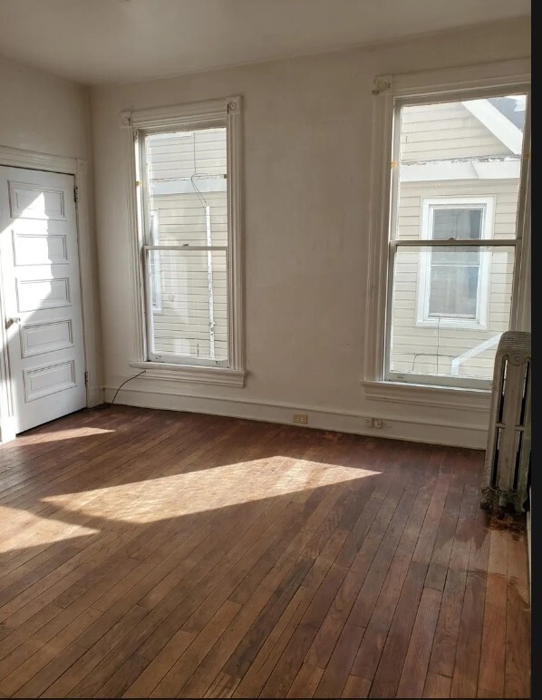 Building Photo - 387 S River St