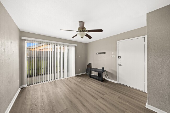 Foto del edificio - 9090 S Braeswood Blvd