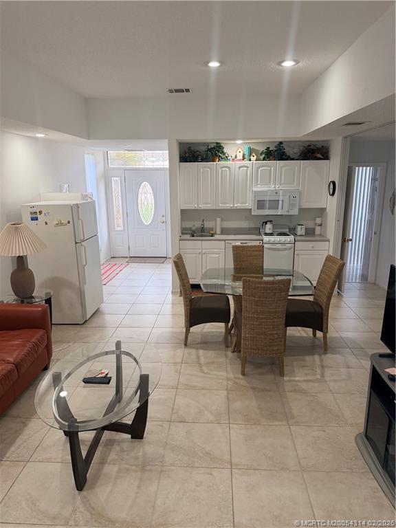 Building Photo - 3304 SE Morningside Blvd