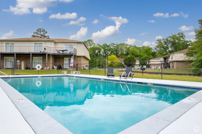 Pool - Carriage House Apartments