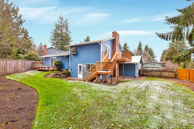 Foto del edificio - Grasslawn Park  Redmond Tri-level home