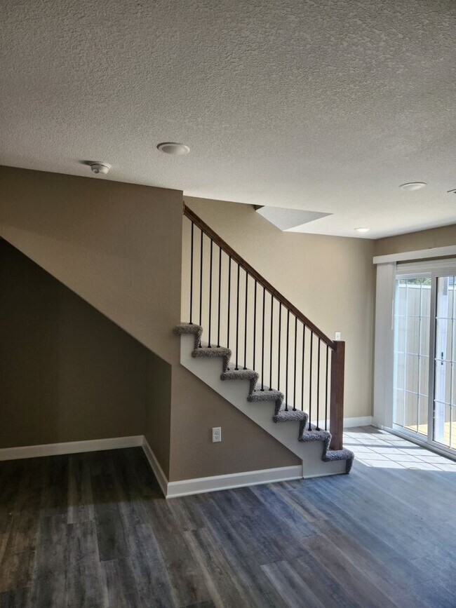 Foto del edificio - 1213 Pebblecreek Dr