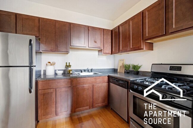 Foto del edificio - 3723 N Pine Grove Ave