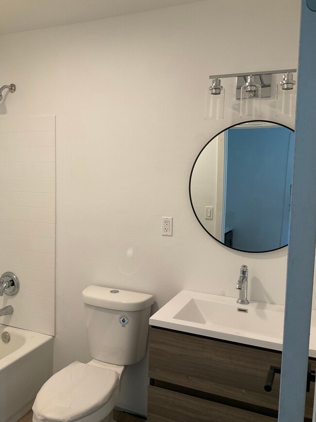 Foto del edificio - 1487 Claremont Pl