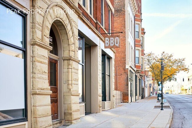 Building Photo - Prime 2 Bedroom E. Walnut Hills Location, ...
