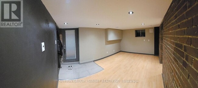 Photo du bâtiment - 1 Columbine Ave