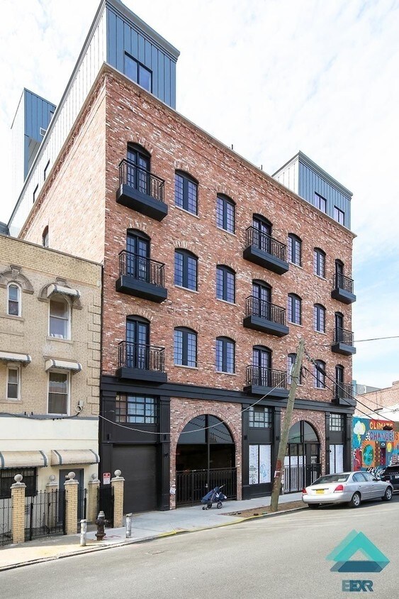 Primary Photo - 212 N 4th St