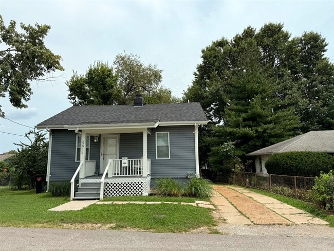 Building Photo - 9914 Clyde Ave