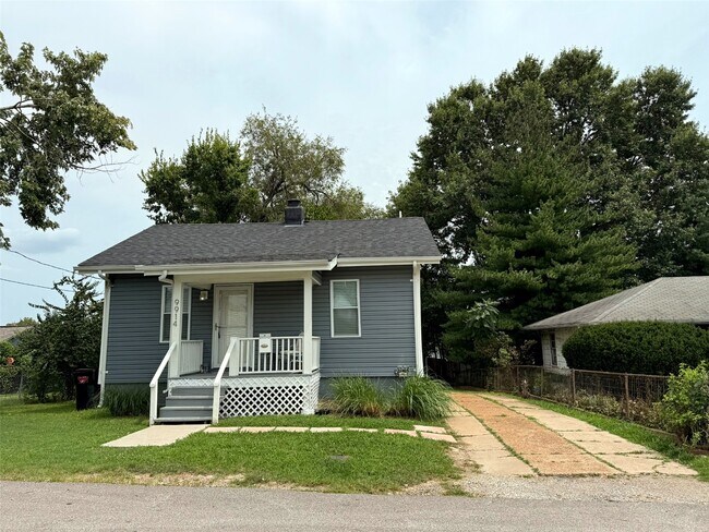 Foto del edificio - 9914 Clyde Ave