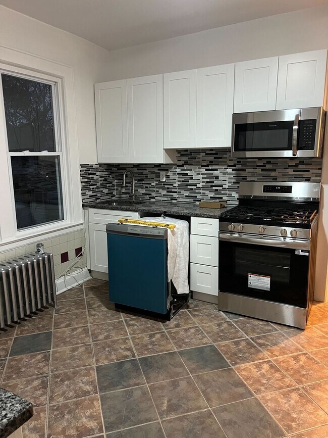 Foto del edificio - 108-110 Grand Ave.