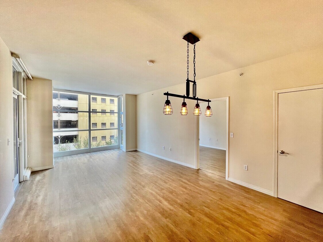 Foto principal - Newly Remodeled 2B/2BA condo w/ Reserved P...