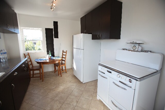 kitchen with vintage Wedgwood stove - 10619 Ayres Ave