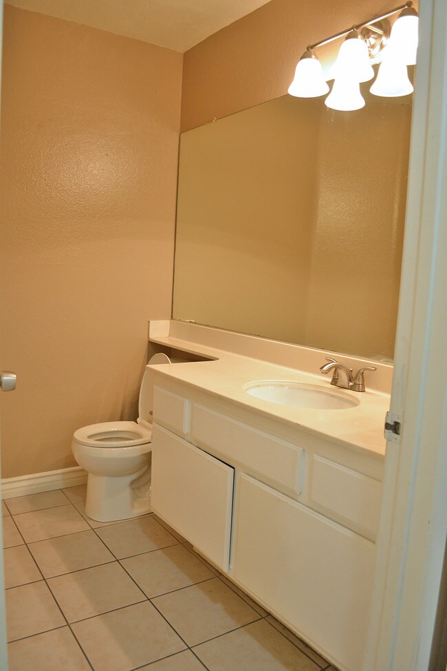 Building Photo - 16041 Peach Tree Ln