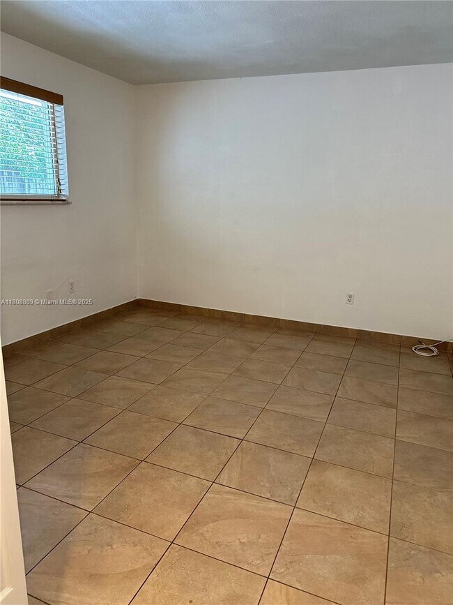 Foto del edificio - 3071 SW 27th Ave
