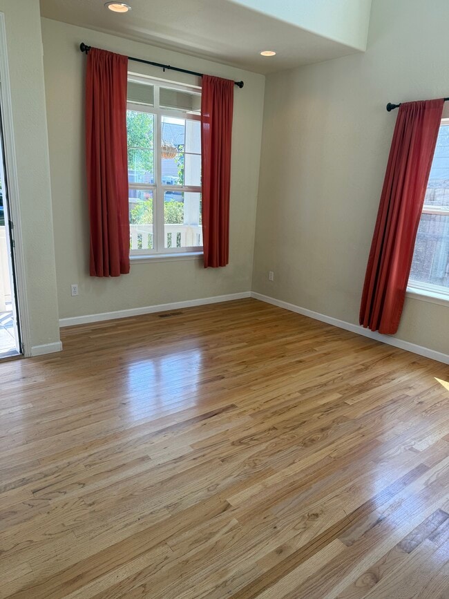 Building Photo - 1750 Sandstone Dr