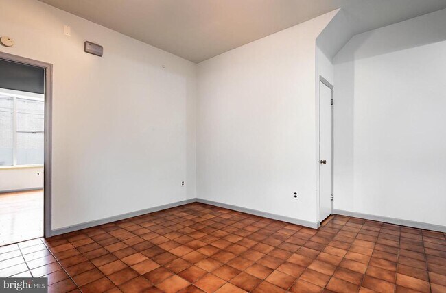 Foto del edificio - 1327 Snyder Ave