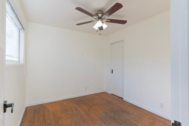 Building Photo - 26918 Lakewood Way