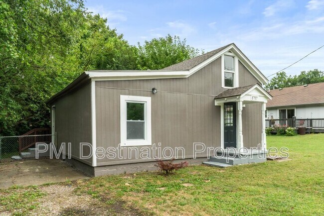 Building Photo - 616 Capelle St