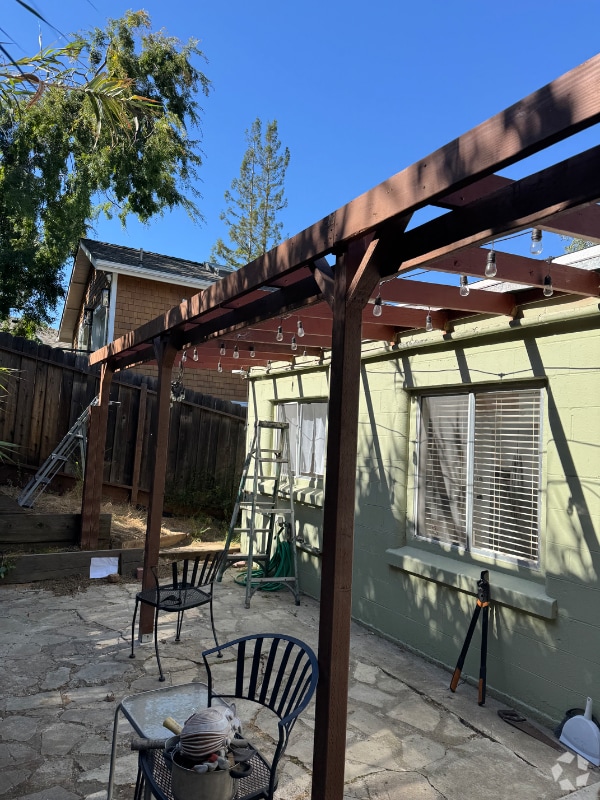 Building Photo - 398 Alameda de las Pulgas