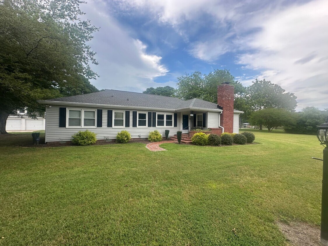 Primary Photo - Call Amanda Tate at 757-289-6810 for more ...
