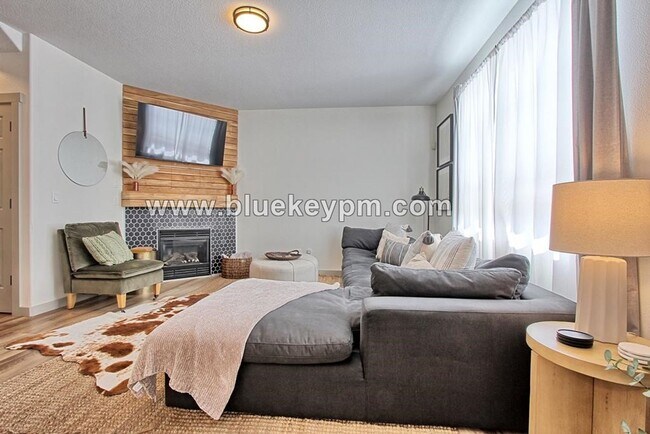 Foto del edificio - 3 Bed, 2.5 Bath Home Located Near Legacy S...