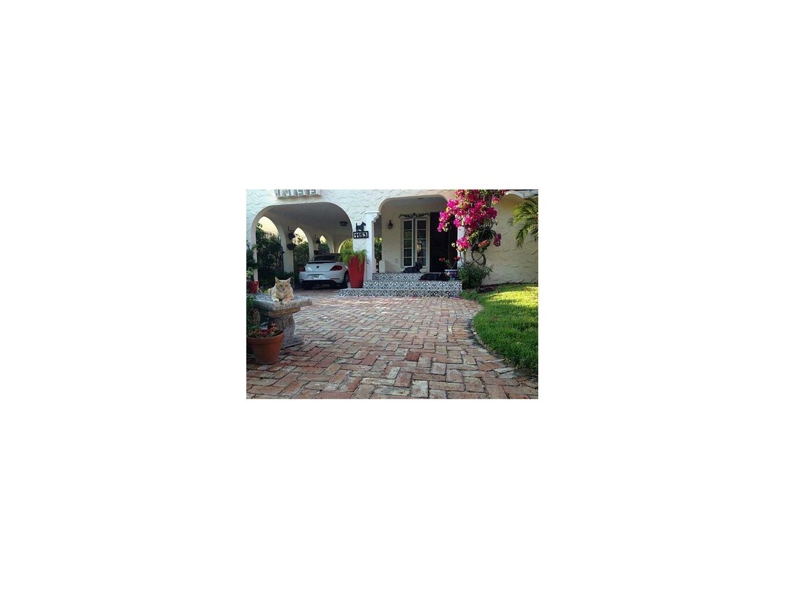 Primary Photo - 1153 Biarritz Dr