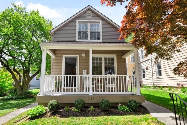 Building Photo - Charming Conshohocken Home | 2 Beds, 2 Baths, Finished Basement, Wine Cellar & 2 Parking Spaces