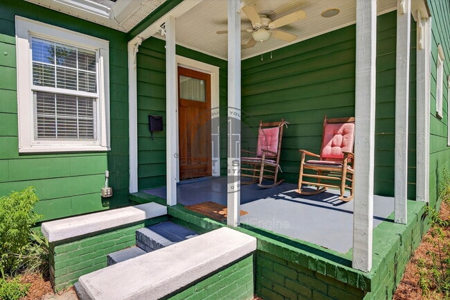 Photo - 712 Shell St House