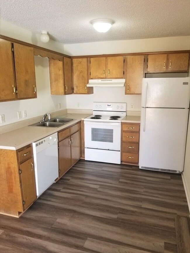 Building Photo - 1960 E 1st St