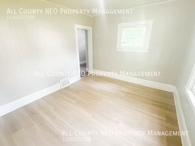 Building Photo - 380 Noble Ave