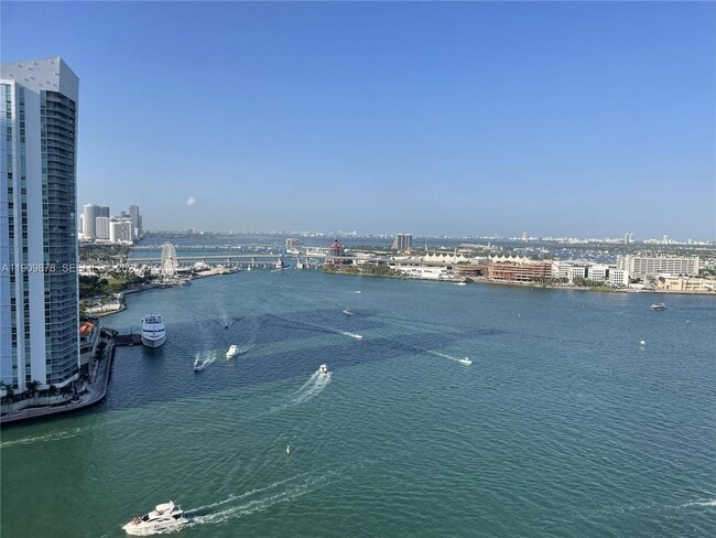 Building Photo - 888 Brickell Key Dr