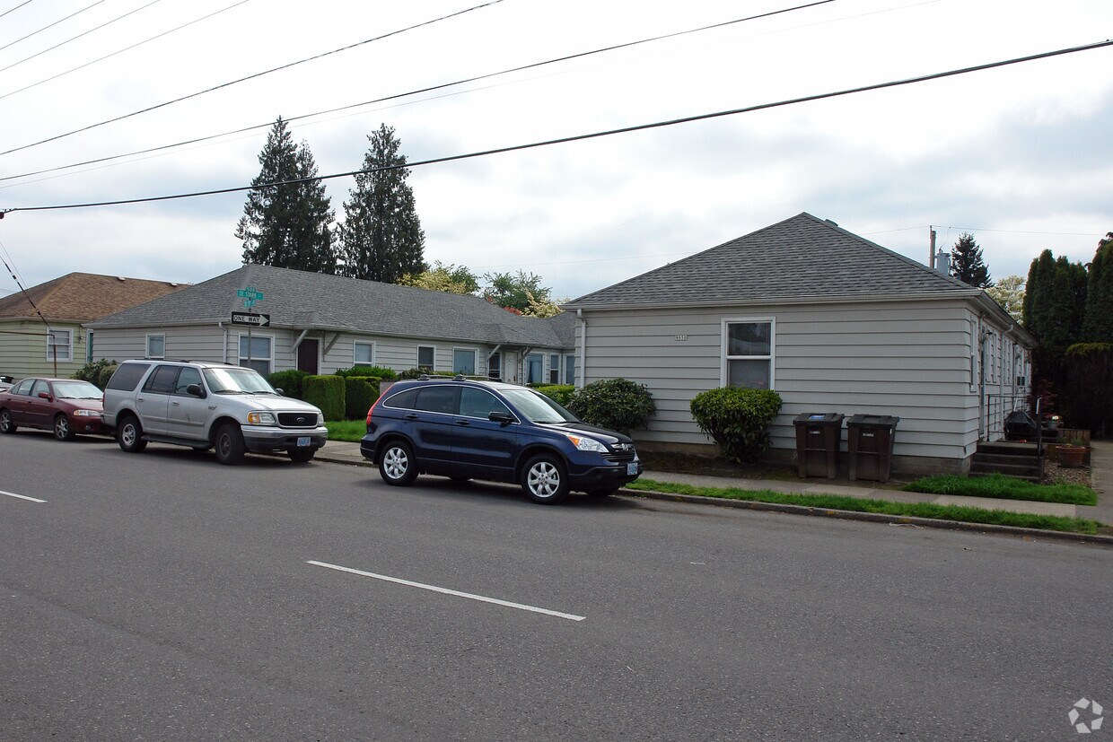 Foto del edificio - 9050 SE Stark St
