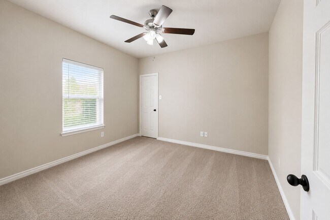 Foto del edificio - 1426 Ravenwood Dr