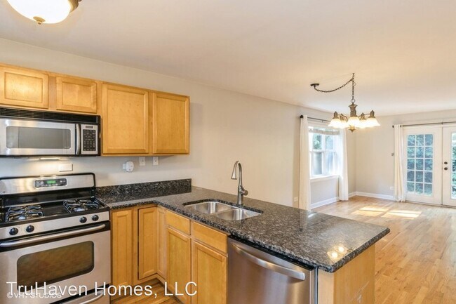 Building Photo - 2 br, 1.5 bath House - 525 W Washington Av...