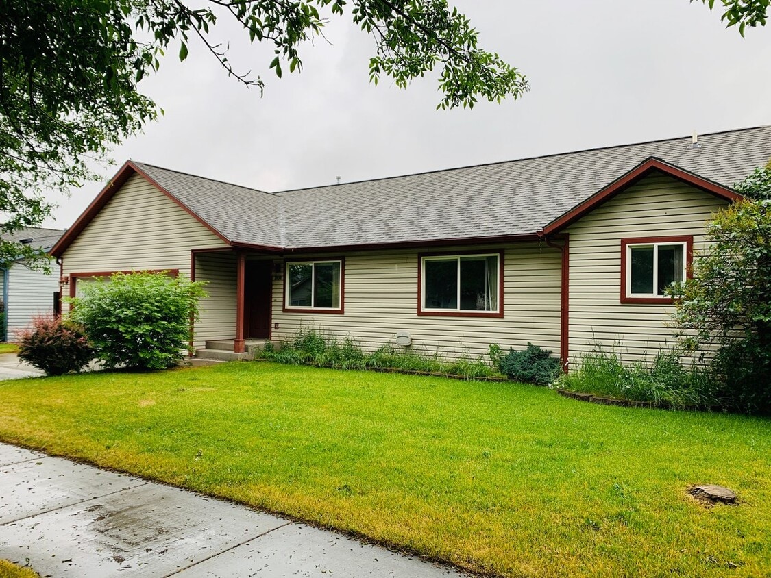 Primary Photo - Single Level - 3 Bed - 2 Bath - Pet Friendly