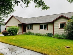 Building Photo - 3080 Sheffield Dr
