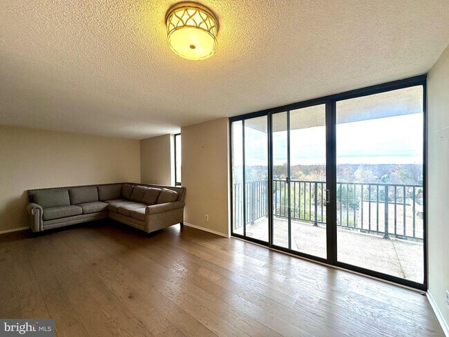 Foto del edificio - 6800 Fleetwood Rd