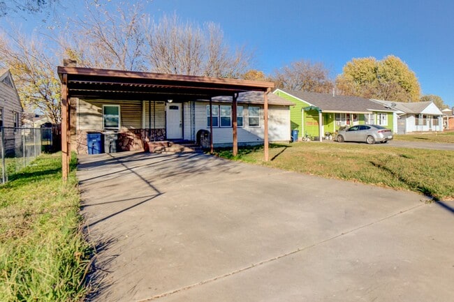 Building Photo - 3 Bed | 1 Bath