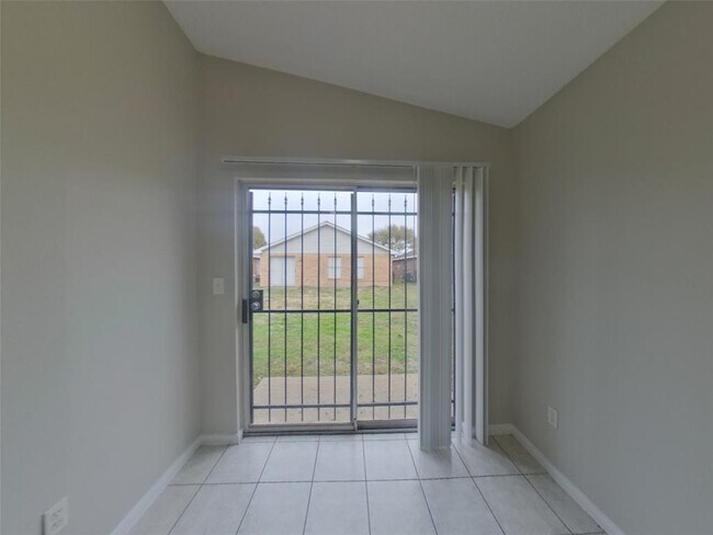 Building Photo - 3230 Boynton Dr