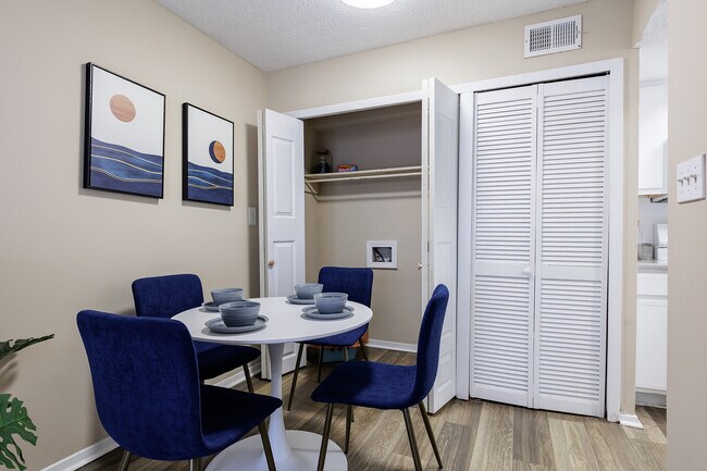 Foto del edificio - ReNew on Ridgewood Apartments