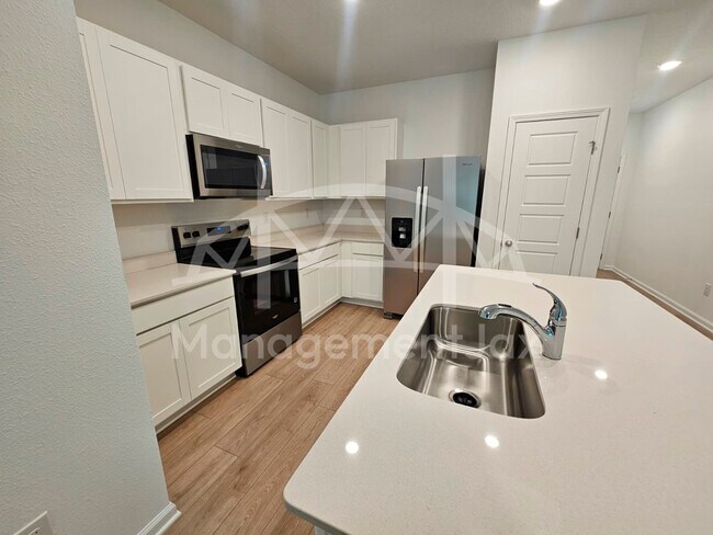 Foto del edificio - 5914 Ortega Lk Dr