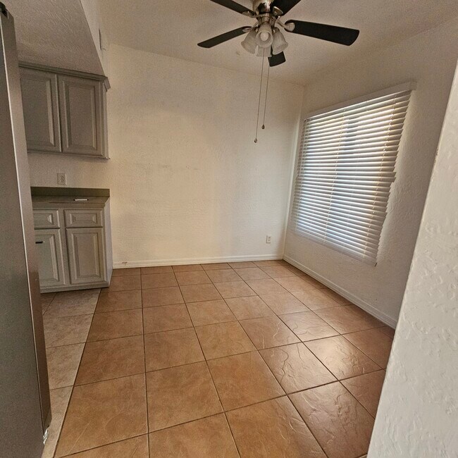 Foto del edificio - 420 S Terry Ln