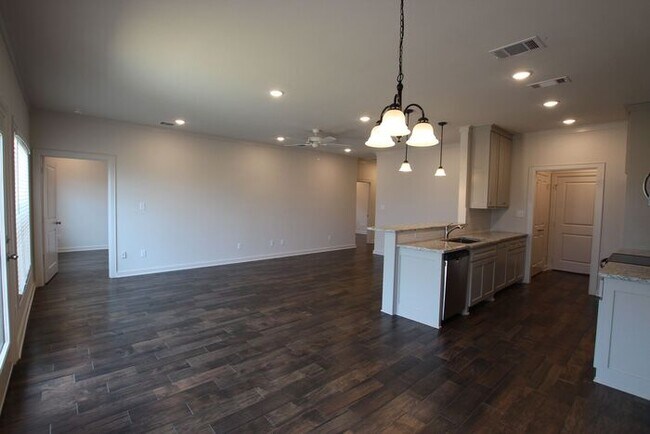 Foto del edificio - Luxury 3 Bedroom 2 Bath Townhomes in Bulla...