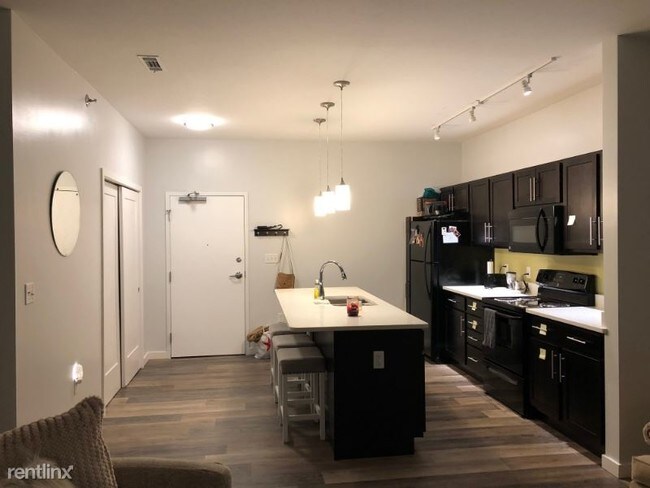 Building Photo - 2 br, 2 bath Apartment - 128 W Mishawaka Ave