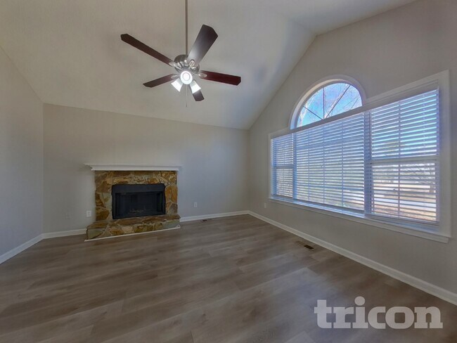 Foto del edificio - 172 N White Pines Dr