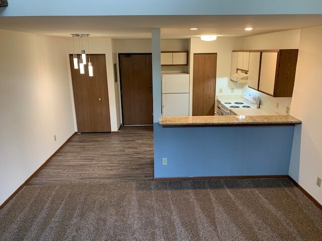 Foto del edificio - Pine Crest Apartments