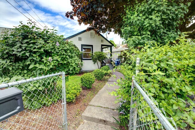 Foto del edificio - 9234 36th Ave SW