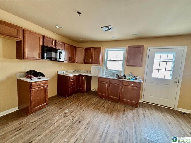 Foto del edificio - 10 Railroad Ave